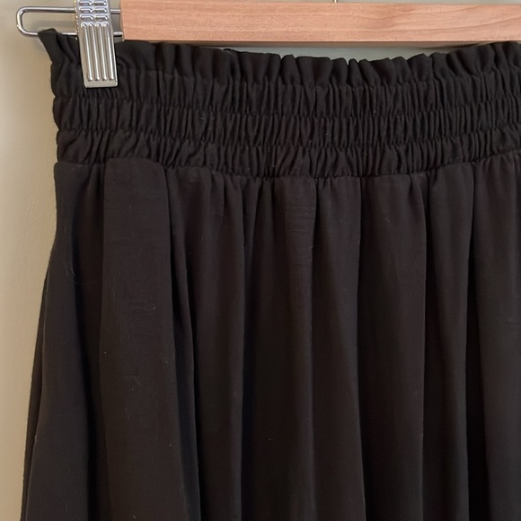 ZENANA Smocked Waist Curved Maxi Skirt with Pockets Size small Brand New - Picture 3 of 14